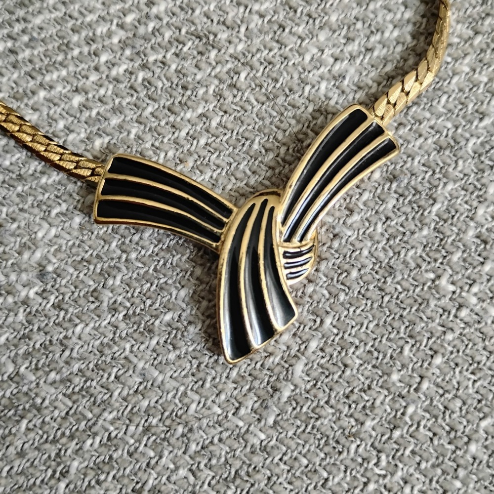 Vintage Trifari Black Enamel Bow Ribbon‎ Collar 16" Necklace Gold Tone 80s 90s